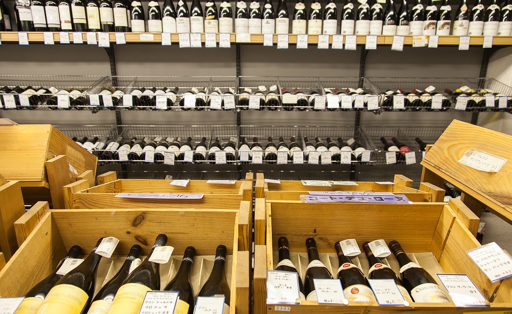 リカーバーンの酒類の陳列棚