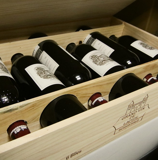 木箱に入ったワイン